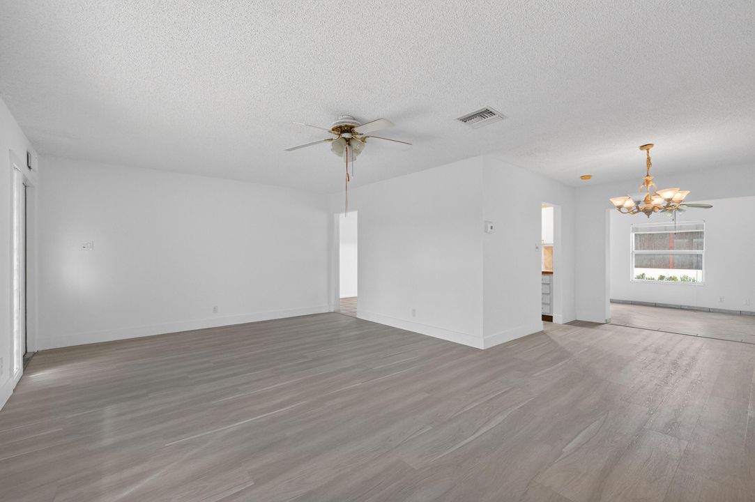 Под контрактом: $352,700 (2 спален, 2 ванн, 1617 Квадратных фут)