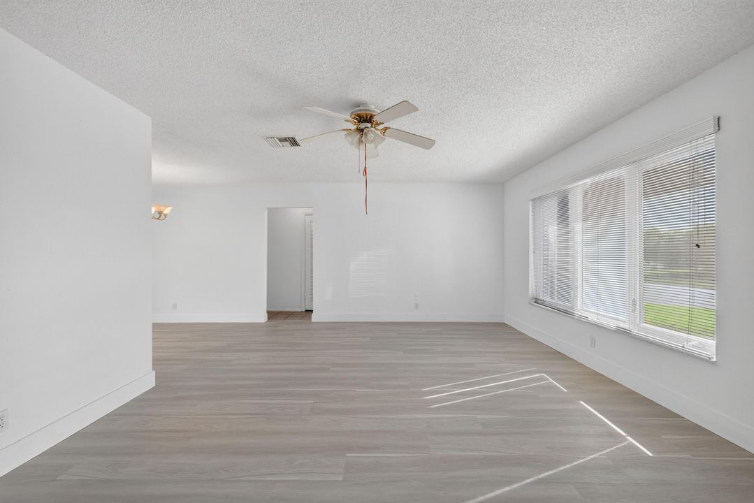 Под контрактом: $352,700 (2 спален, 2 ванн, 1617 Квадратных фут)