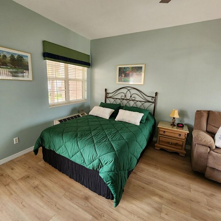 出租: $1,200 (1 贝兹, 1 浴室, 400 平方英尺)