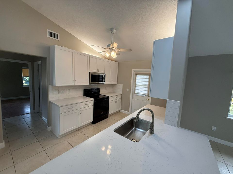 For Rent: $2,500 (6 beds, 4 baths, 3126 Square Feet)