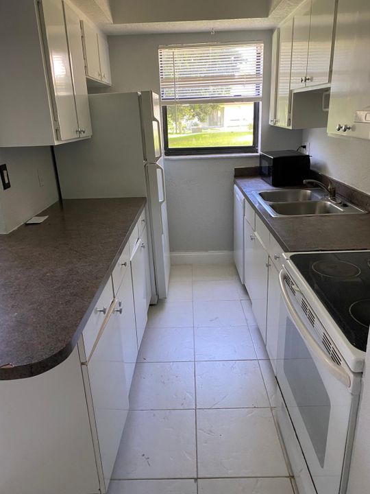 For Rent: $2,595 (2 beds, 2 baths, 1017 Square Feet)