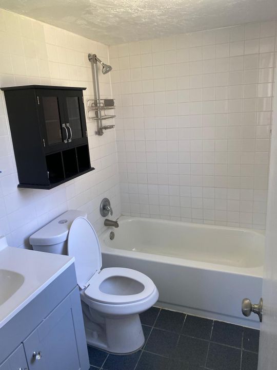 For Rent: $2,595 (2 beds, 2 baths, 1017 Square Feet)