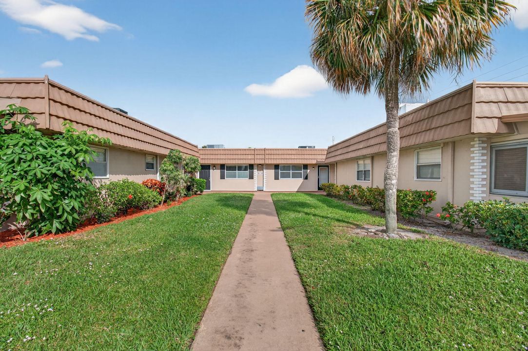 For Sale: $89,000 (2 beds, 2 baths, 880 Square Feet)