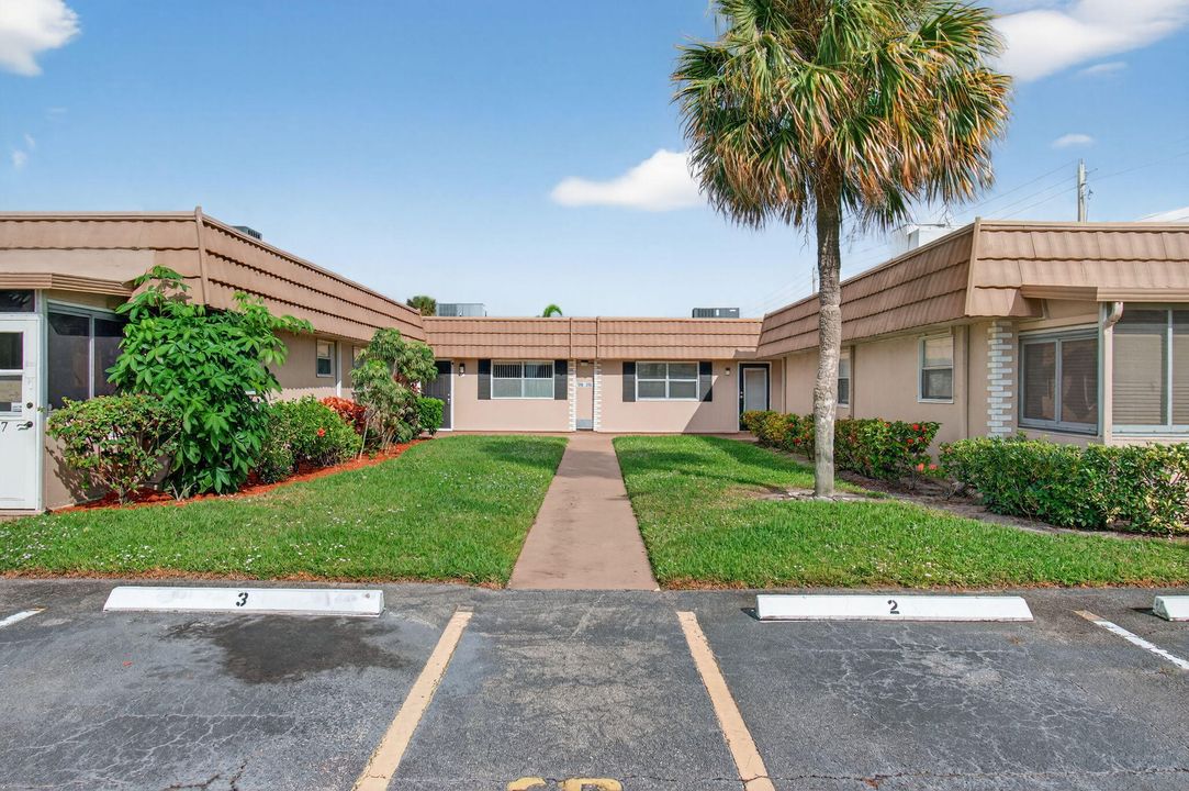 For Sale: $89,000 (2 beds, 2 baths, 880 Square Feet)