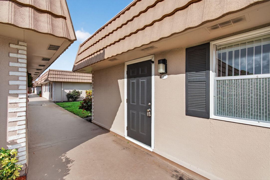 For Sale: $89,000 (2 beds, 2 baths, 880 Square Feet)