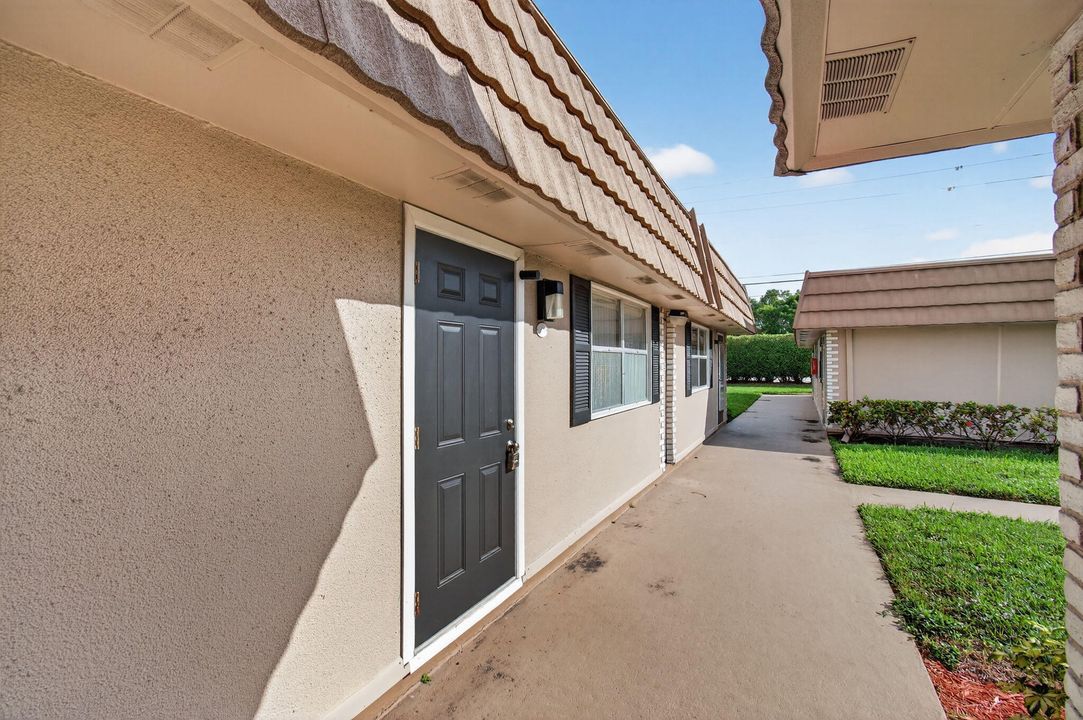 For Sale: $89,000 (2 beds, 2 baths, 880 Square Feet)