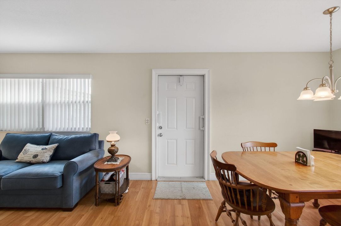 For Sale: $89,000 (2 beds, 2 baths, 880 Square Feet)