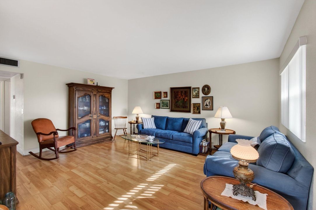 For Sale: $89,000 (2 beds, 2 baths, 880 Square Feet)