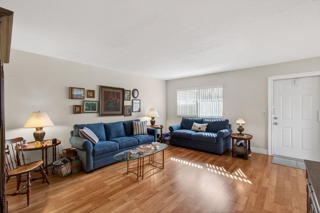 For Sale: $89,000 (2 beds, 2 baths, 880 Square Feet)