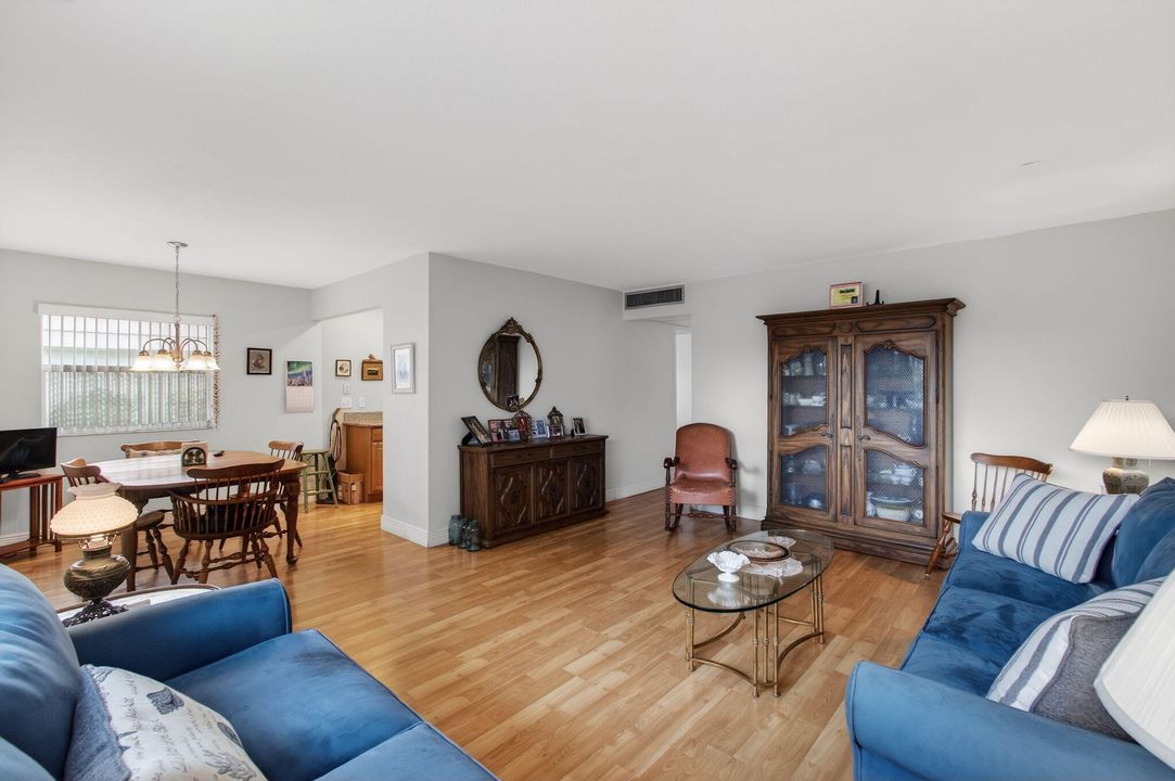 For Sale: $89,000 (2 beds, 2 baths, 880 Square Feet)