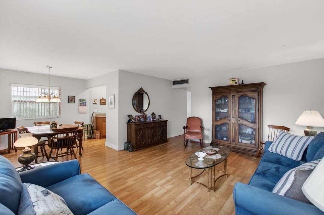 For Sale: $89,000 (2 beds, 2 baths, 880 Square Feet)