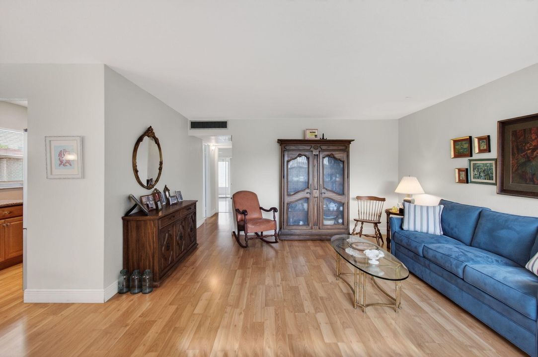 For Sale: $89,000 (2 beds, 2 baths, 880 Square Feet)