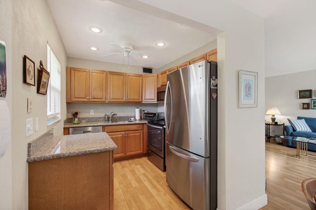 For Sale: $89,000 (2 beds, 2 baths, 880 Square Feet)