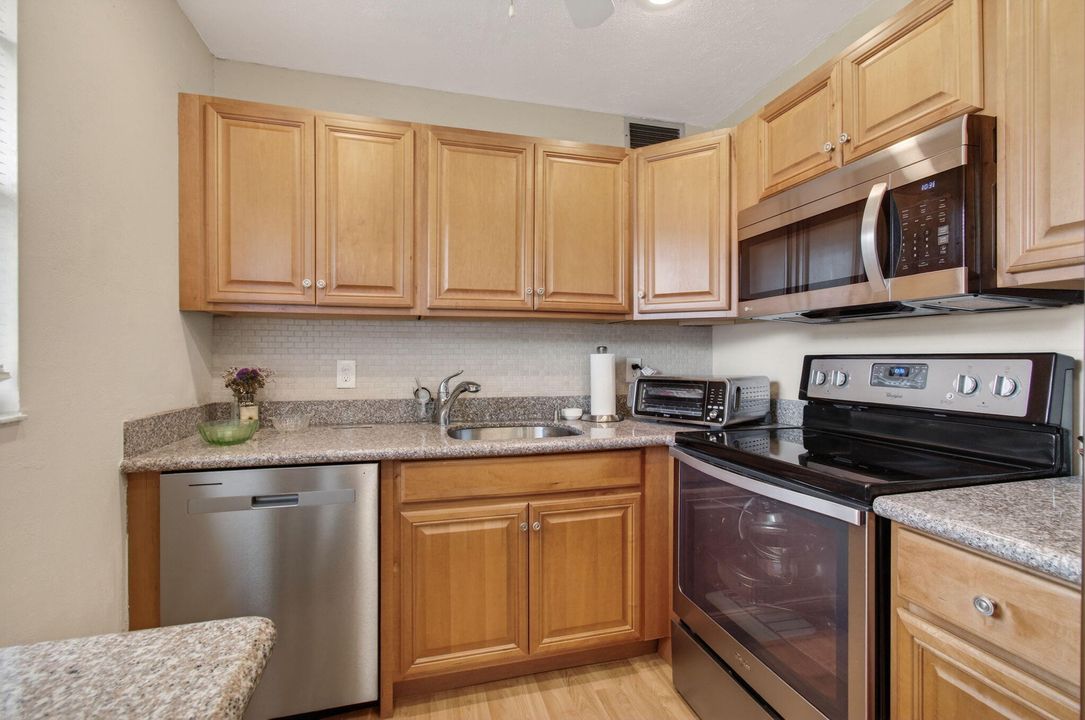 For Sale: $89,000 (2 beds, 2 baths, 880 Square Feet)