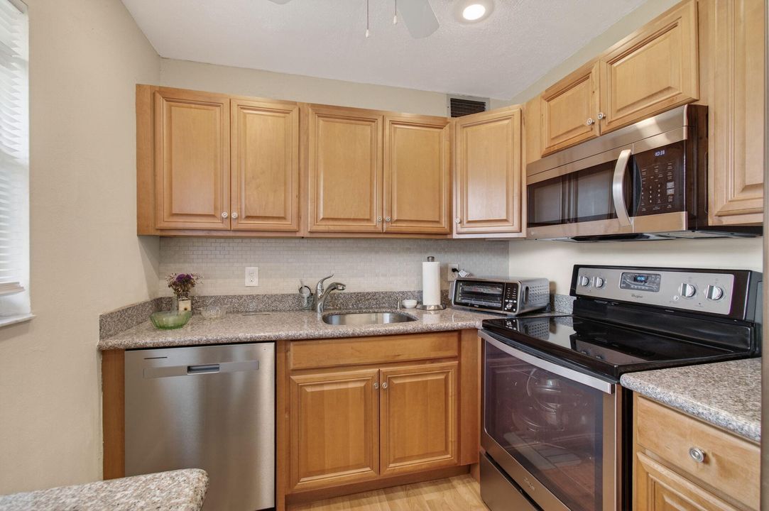 For Sale: $89,000 (2 beds, 2 baths, 880 Square Feet)