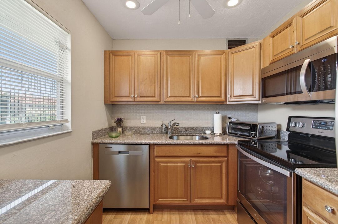 For Sale: $89,000 (2 beds, 2 baths, 880 Square Feet)