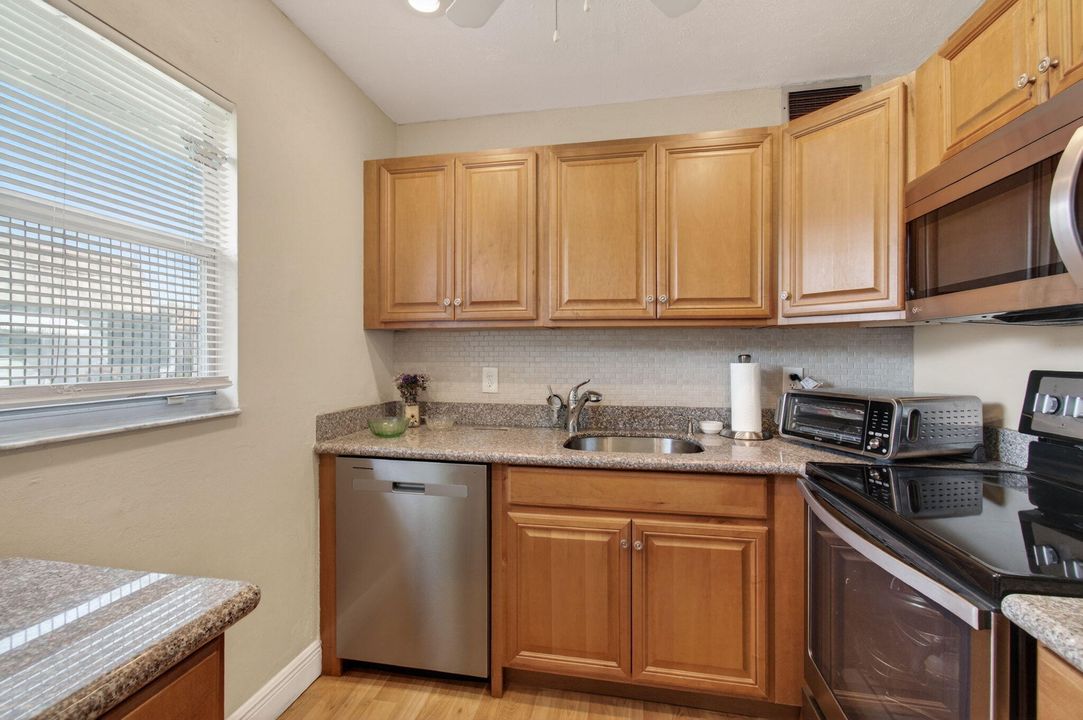 For Sale: $89,000 (2 beds, 2 baths, 880 Square Feet)