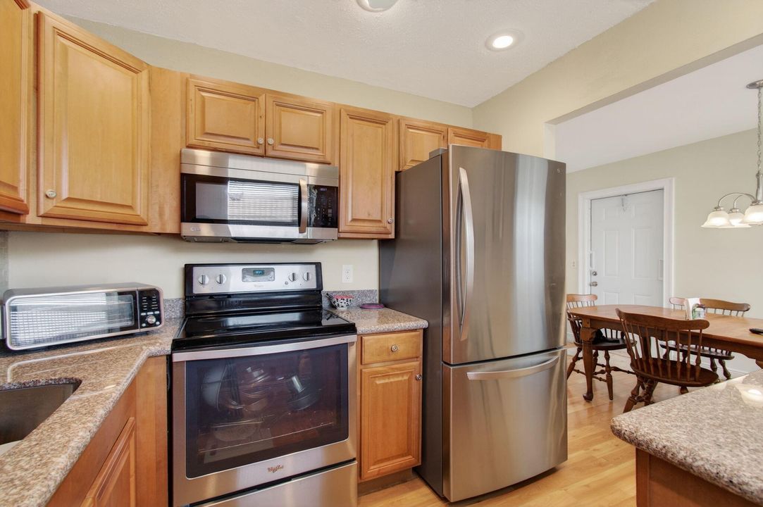 For Sale: $89,000 (2 beds, 2 baths, 880 Square Feet)