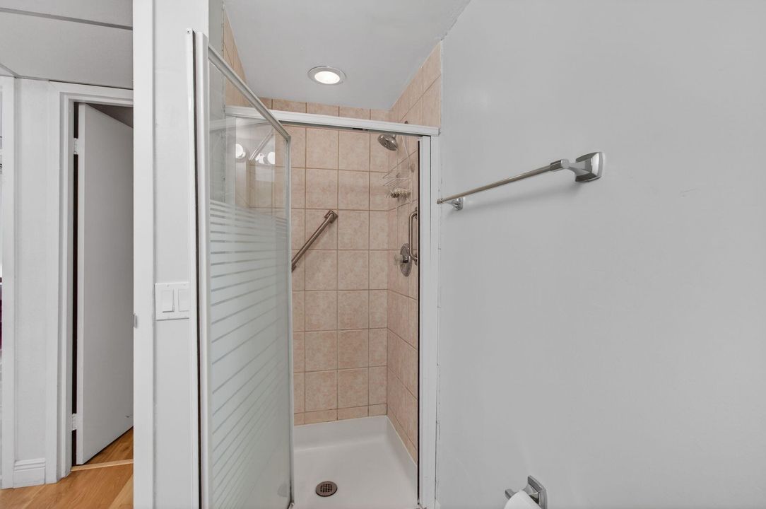 For Sale: $89,000 (2 beds, 2 baths, 880 Square Feet)