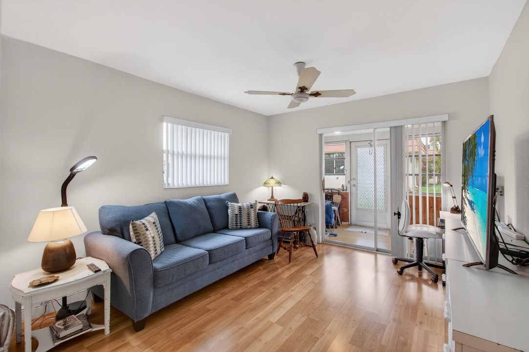 For Sale: $89,000 (2 beds, 2 baths, 880 Square Feet)