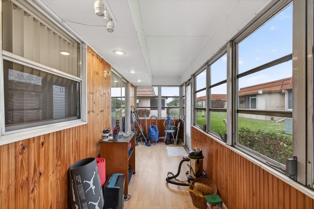 For Sale: $89,000 (2 beds, 2 baths, 880 Square Feet)