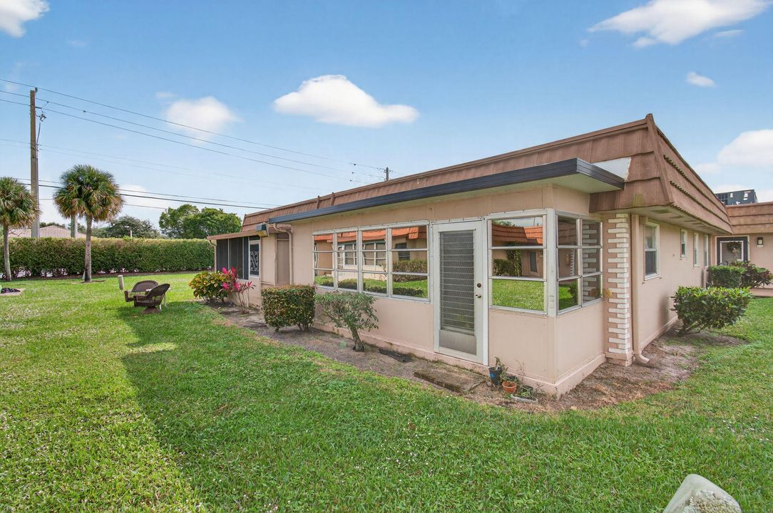 For Sale: $89,000 (2 beds, 2 baths, 880 Square Feet)