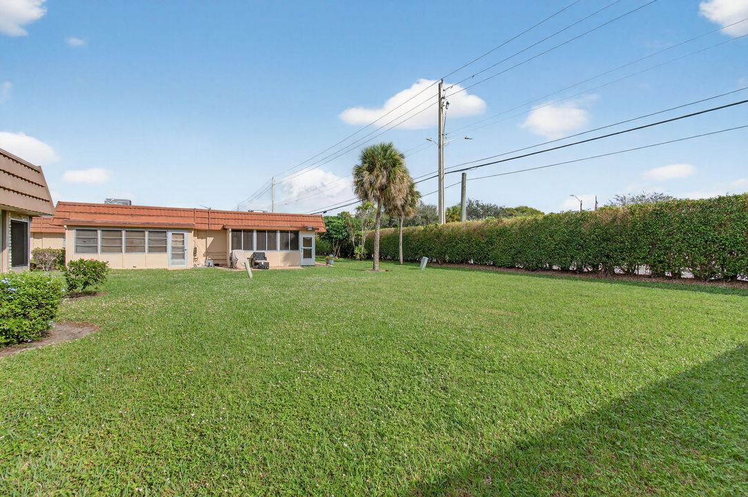 For Sale: $89,000 (2 beds, 2 baths, 880 Square Feet)