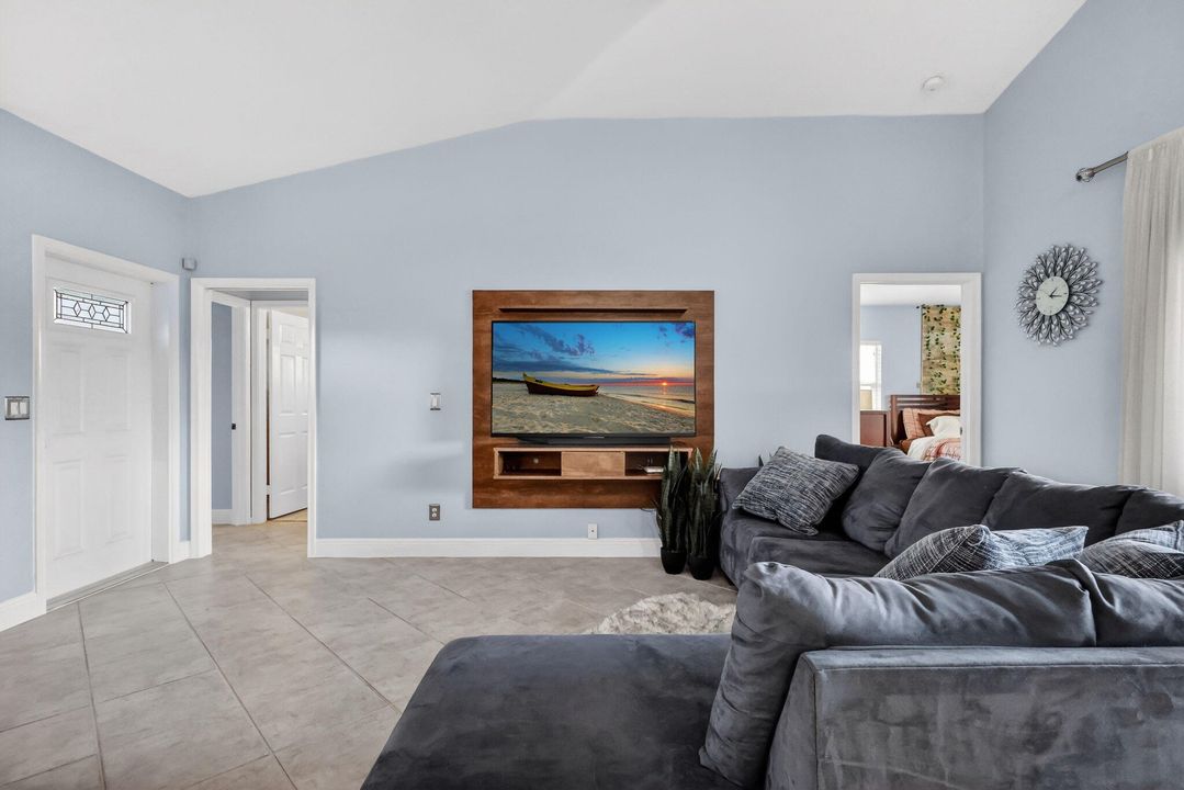 For Sale: $589,000 (3 beds, 2 baths, 1681 Square Feet)