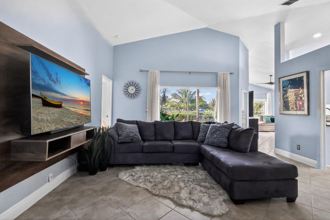 For Sale: $589,000 (3 beds, 2 baths, 1681 Square Feet)