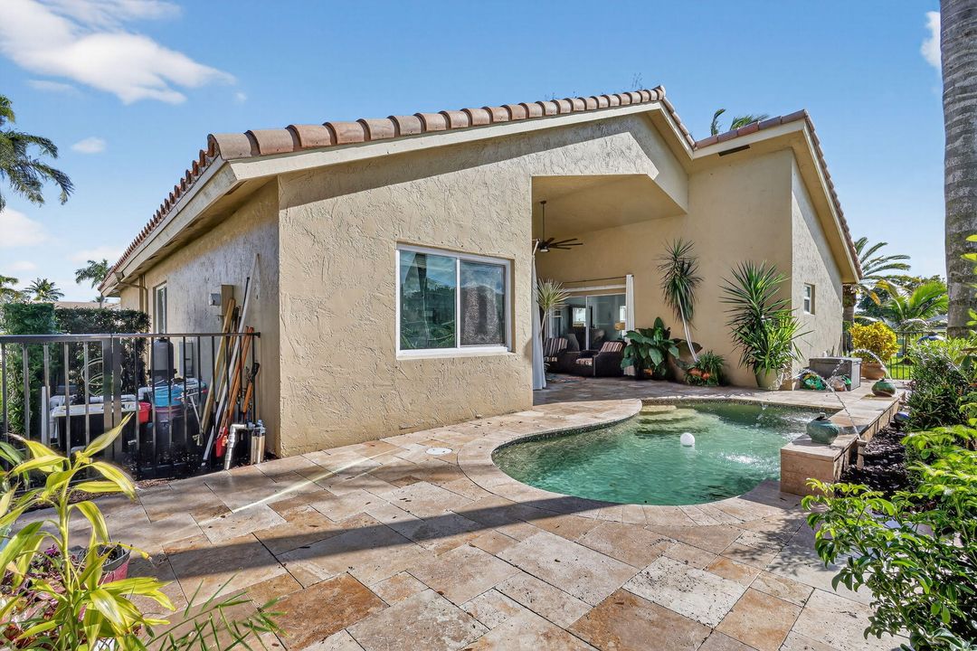 For Sale: $589,000 (3 beds, 2 baths, 1681 Square Feet)