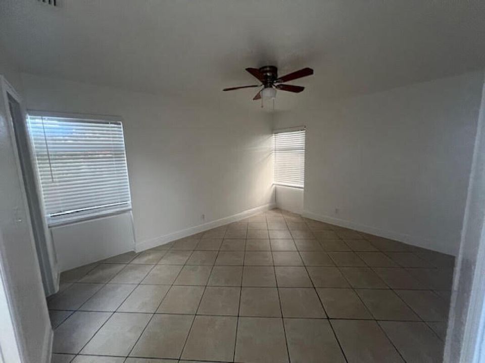 出租: $1,595 (1 贝兹, 1 浴室, 594 平方英尺)