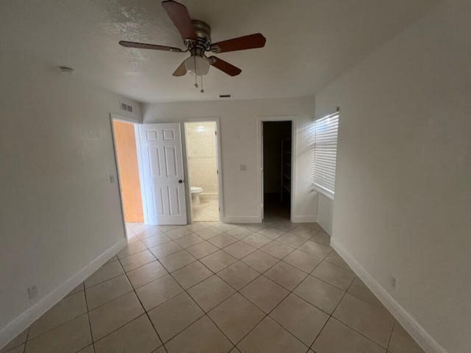 出租: $1,595 (1 贝兹, 1 浴室, 594 平方英尺)