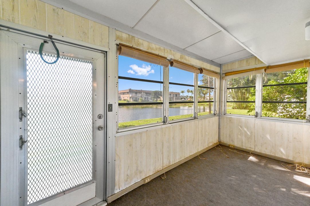 For Sale: $65,000 (1 beds, 1 baths, 726 Square Feet)