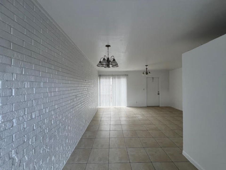 出租: $1,825 (2 贝兹, 1 浴室, 648 平方英尺)