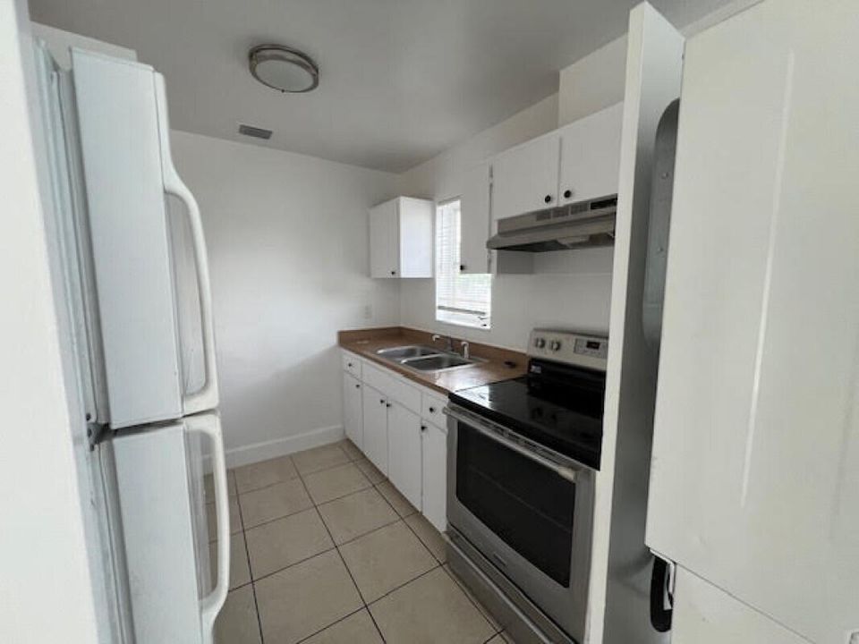 出租: $1,825 (2 贝兹, 1 浴室, 648 平方英尺)