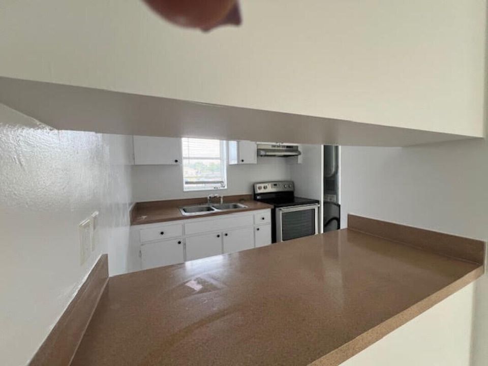 出租: $1,825 (2 贝兹, 1 浴室, 648 平方英尺)