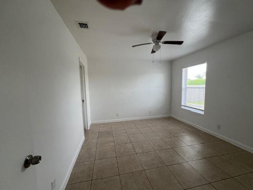 出租: $1,825 (2 贝兹, 1 浴室, 648 平方英尺)