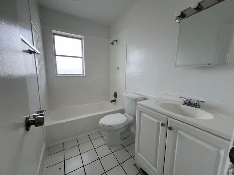 出租: $1,825 (2 贝兹, 1 浴室, 648 平方英尺)