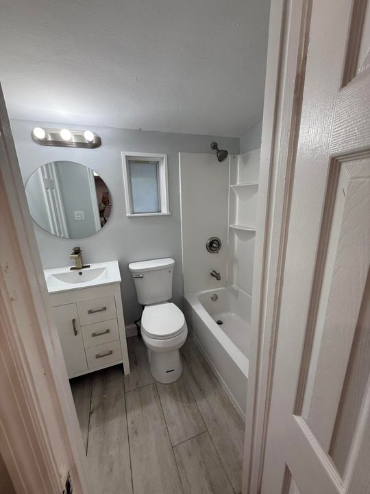 出租: $2,350 (3 贝兹, 1 浴室, 875 平方英尺)