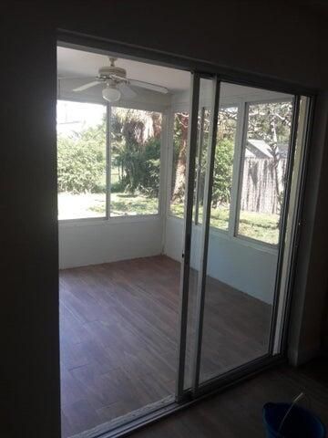 出租: $2,000 (2 贝兹, 1 浴室, 850 平方英尺)