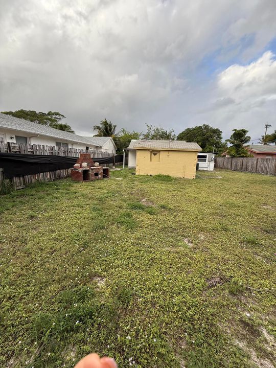 出租: $2,350 (3 贝兹, 1 浴室, 875 平方英尺)