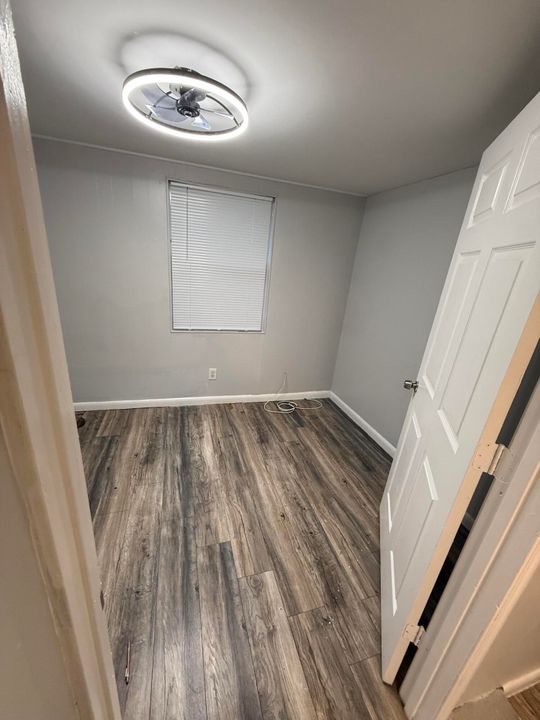 出租: $2,350 (3 贝兹, 1 浴室, 875 平方英尺)