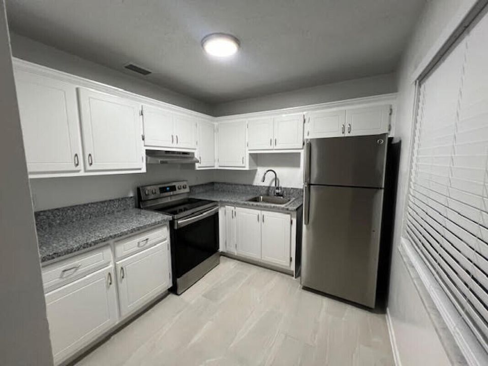 For Rent: $1,895 (2 beds, 1 baths, 846 Square Feet)