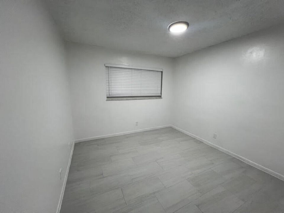 For Rent: $1,895 (2 beds, 1 baths, 846 Square Feet)