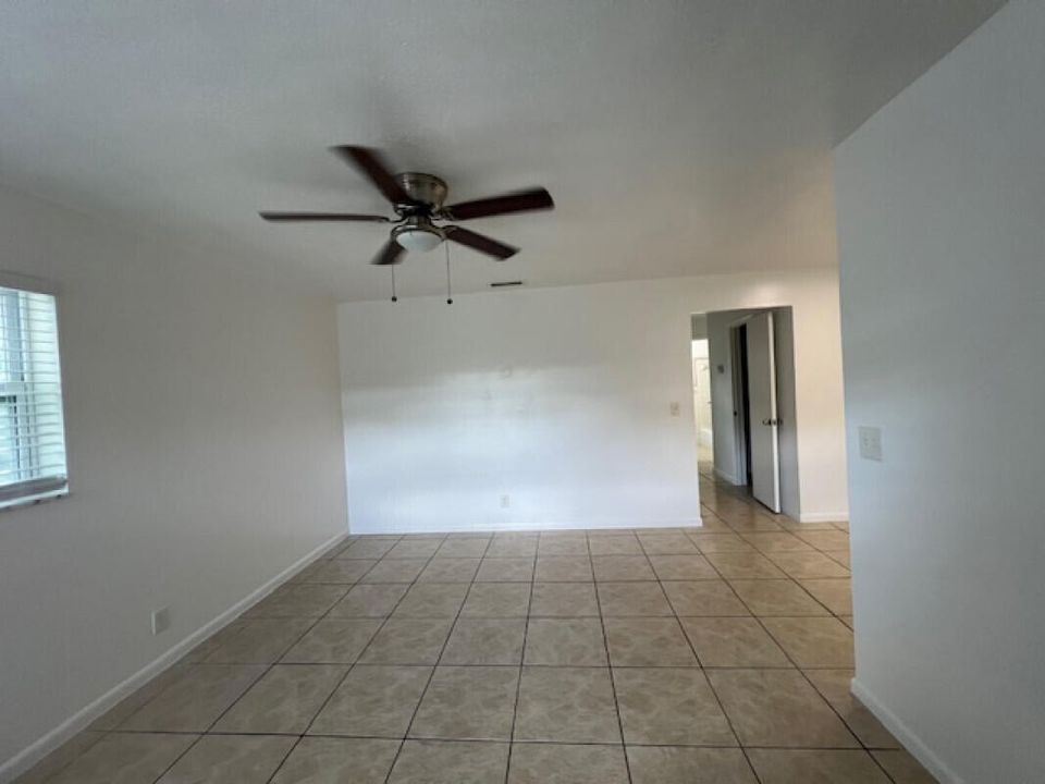 For Rent: $1,425 (1 beds, 1 baths, 690 Square Feet)