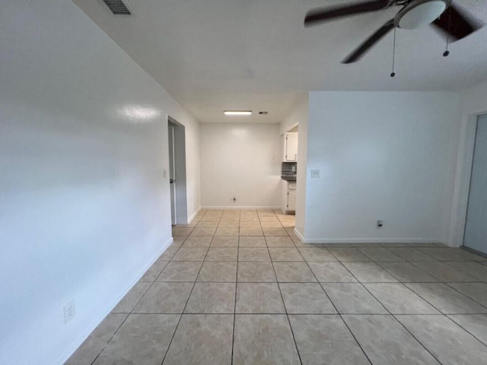 For Rent: $1,425 (1 beds, 1 baths, 690 Square Feet)