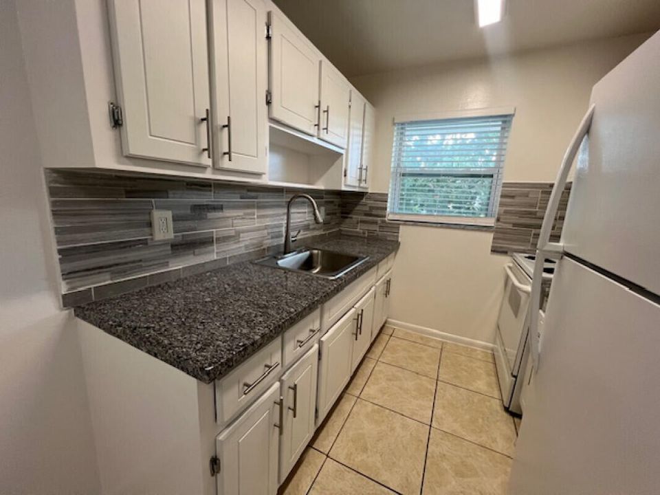 For Rent: $1,425 (1 beds, 1 baths, 690 Square Feet)