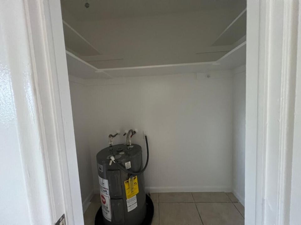 For Rent: $1,425 (1 beds, 1 baths, 690 Square Feet)