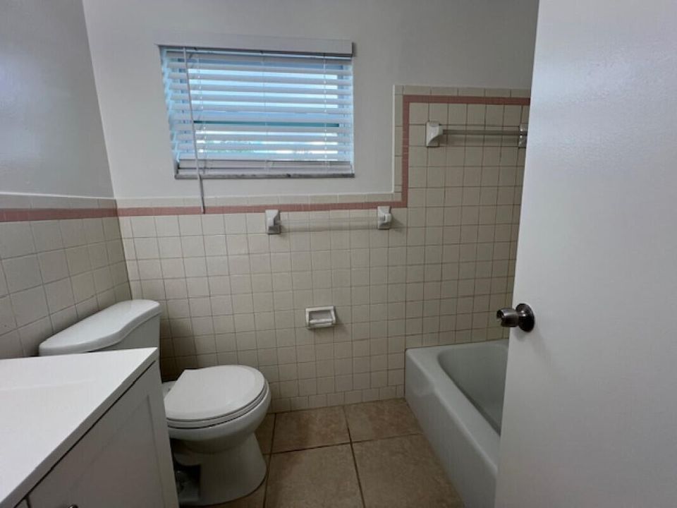 For Rent: $1,425 (1 beds, 1 baths, 690 Square Feet)