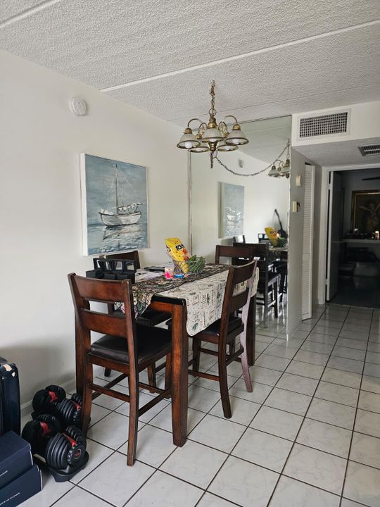 待售: $125,000 (1 贝兹, 1 浴室, 650 平方英尺)